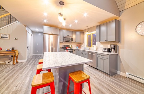 Bethel House | Cozy Riverfront Modern Farmhouse, close to downtown Bethel and Sunday River