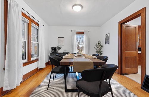 Suamico House | Cozy Riverfront Retreat