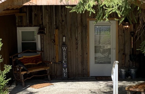 Roan Mountain Cabin | Cozy, romantic cabin in beautiful Roan Mt Tennessee & hot tub