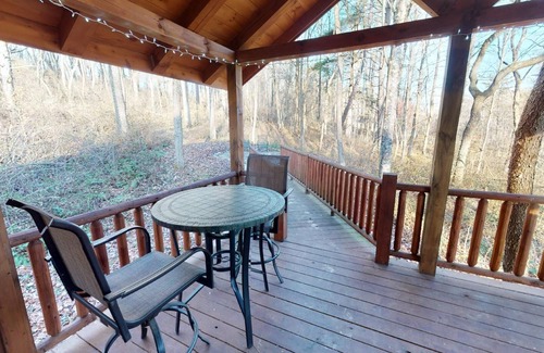 Logan Cabin | Cozy & Romantic cabin in Hocking Hills