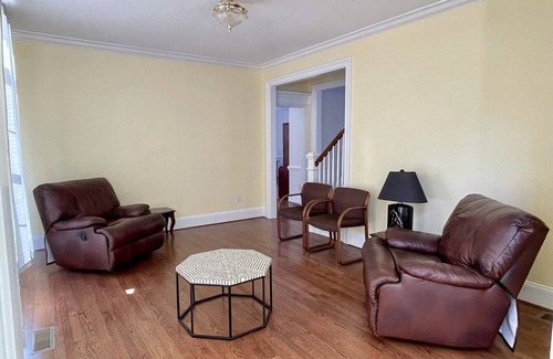 Avon House | Cozy Romantic Single Family Home - 5 mins from a State Park