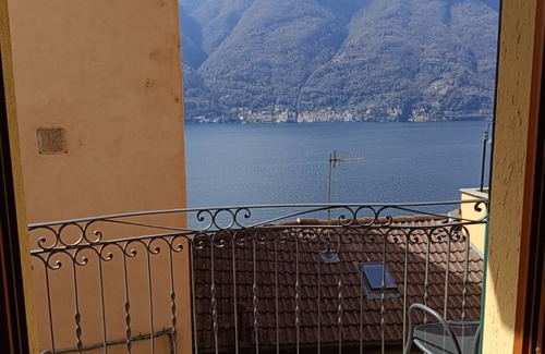 Nesso House | Cozy room 1 with lake view, near the famous Nesso gorge.