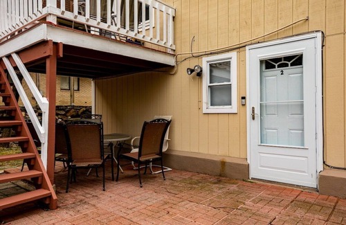 Stamford House | Cozy Room in 2 Bed 1 Bath AirBNB