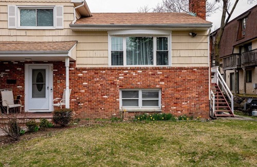 Stamford House | Cozy Room in 2 Bed 1 Bath AirBNB