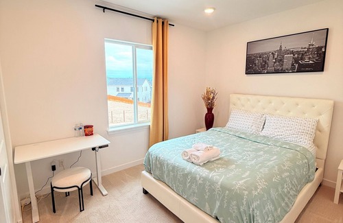 Bonney Lake House | Cozy room in charming Bonney Lake with AC + car
