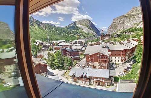 Le Cret Apartment | Cozy Room Near Center, 5-Min Walk to Slopes, Ski Storage