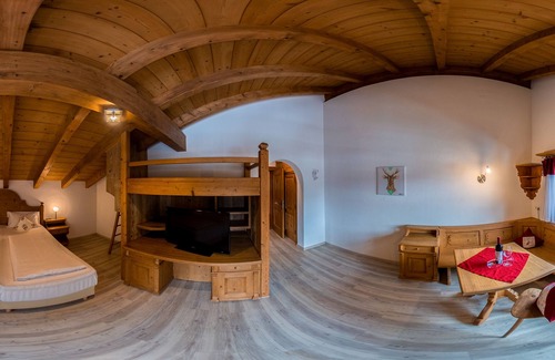 Oberammergau Hotel | Cozy room on the larch hill, hiking trails right outside the door