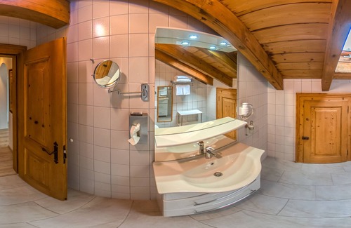 Oberammergau Hotel | Cozy room on the larch hill, hiking trails right outside the door