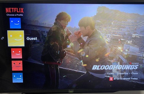 Phra Khanong Apartment | Cozy room ! Very fast WiFi ! Netflix - 5 mins walk to BTS Onnut