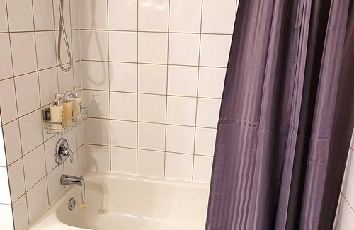 Puslinch House | Cozy Room w/Ensuite BA, parking near 401 DT Guelph