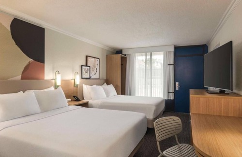 Sarasota Hotel | Cozy Room w/Free Breakfast & Pool, Minutes from Siesta Beach, Parking