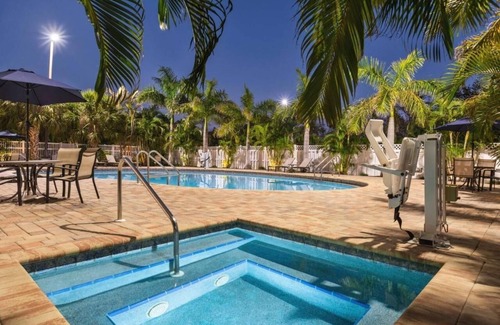 Sarasota Hotel | Cozy Room w/Free Breakfast & Pool, Minutes from Siesta Beach, Parking