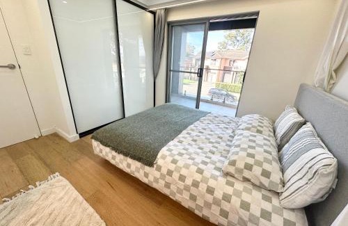 Revesby House | Cozy Room with Private Bathroom, Toilet and Balcony Close to Train Station and Airport