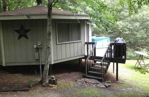 Mill Ridge Cottage | Cozy Round Cottage with Hot Tub – Perfect Mountain Escape!