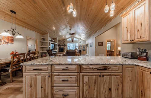 Ruidoso Cabin | Cozy Ruidoso Cabin w. Hot Tub, Fireplace & Wooded Escape