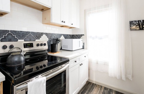 Salinas House | Cozy & Rustic APT w/ All Amenities near Monterey