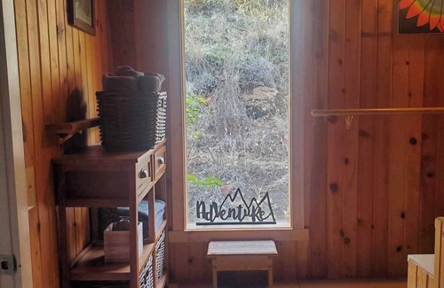 Riggins Cabin | Cozy Rustic Cabin in Riggins – Nature Awaits at Your Door!