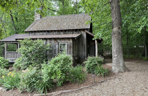 Candler Cabin | Cozy, rustic cabin just minutes from Downtown Asheville!