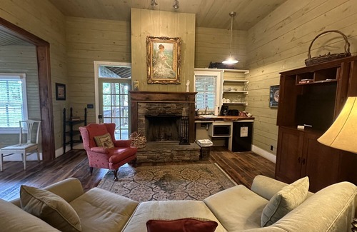 Candler Cabin | Cozy, rustic cabin just minutes from Downtown Asheville!