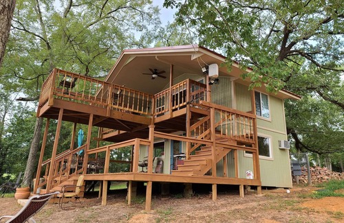 Rusk Cabin | Cozy rustic cabin on two fishing ponds in tranquil Rusk, TX