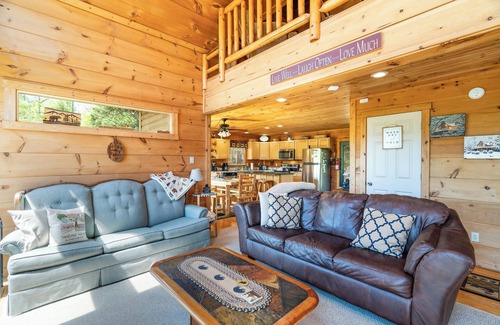 Townsend House | Cozy Rustic Cabin with Wonderful Views of the Smoky Mountains