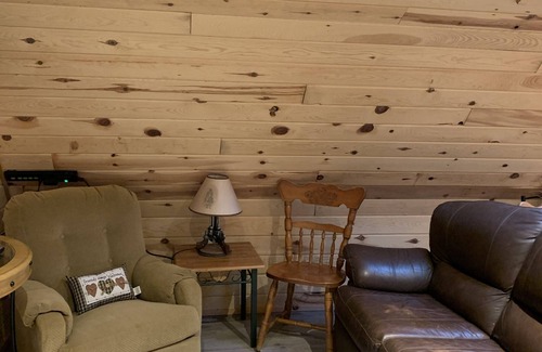 Wellington Cabin | Cozy rustic loft