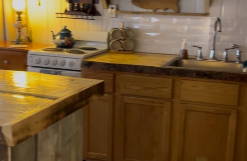 Big Bay Cabin | Cozy Rustic, Peaceful 1 bedroom cabin in Big Bay 1 mi from village year round