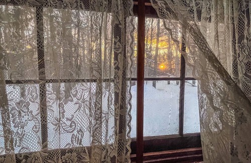 Big Bay Cabin | Cozy Rustic, Peaceful 1 bedroom cabin in Big Bay 1 mi from village year round