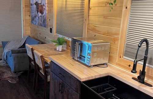 West Milton House | Cozy Rustic Tiny House @ the Horse Stable w/horse back trail riding & more!