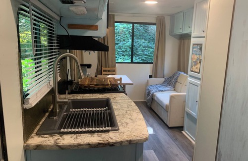 Athens House | Cozy RV 1 mile from DT Athens and 2 miles from Sanford Stadium!