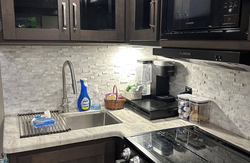 Tropic House | Cozy RV in Beach Art District in Melbourne with AC, WiFi, & Pet-Friendly!