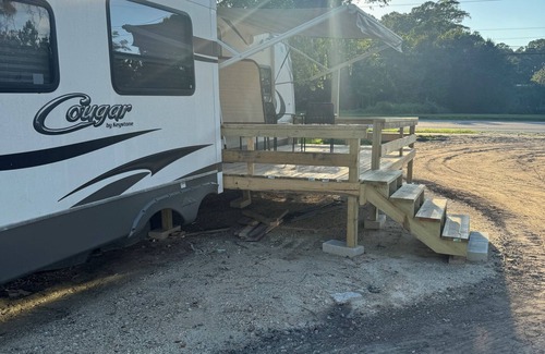 Jacksonville House | Cozy RV in Wonderful Jacksonville with WiFi, AC, near shopping, zoo, airport.