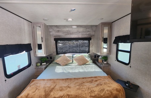 Margate House | Cozy RV Located in a safe neighborhood, in a gated big yard of a quiet home.