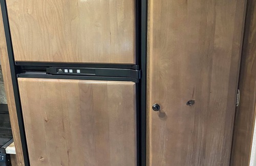 Cohassett Beach House | Cozy RV with AC and WiFi for ‘glamping’ in Westport, a short walk to the beach.