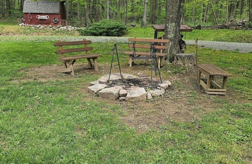 Friendsville House | Cozy RV with WiFi and AC in charming Friendsville MD D&B Happy Campers