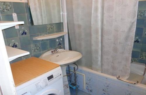Amelie-les-Bains-Palalda Apartment | Cozy Studio in Amélie-les-Bains, Balcony, WiFi, Parking, Near Spa & Center