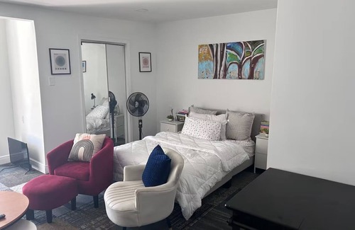 Broadmoor Apartment | Cozy, safe, centrally located studio
