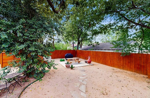 Highland Park House | Cozy San Antonio home with Cowboy pool, kitchen, TV & WIFI, great location