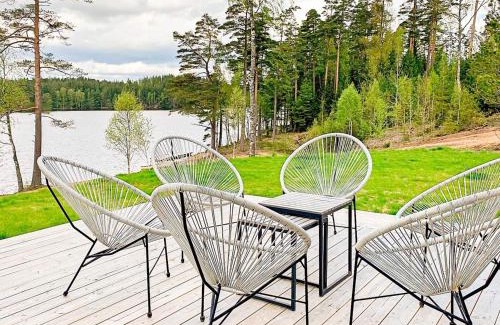 Hacksvik House | Cozy Sea House with Guest Cottage