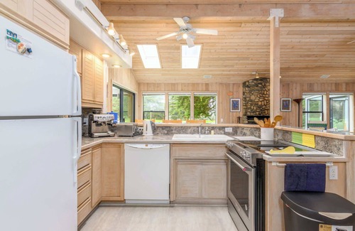 Sea Ranch House | Cozy Sea Ranch Family Home with Hot Tub
