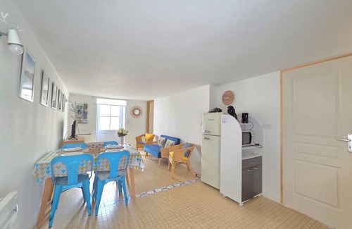 Saint-Brevin-les-Pins House | Cozy Seaside Retreat: 2BR, 4 Sleeps, Steps to Beach & Shops, Private Garden