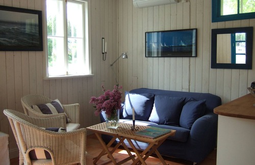 Boo Cabin | Cozy seaside cottage on its own jetty w rowing boat. 25 minutes to Stockholm!