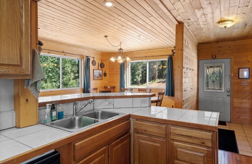 Cripple Creek Cabin | Cozy Secluded Cabin with Views & Hot Tub