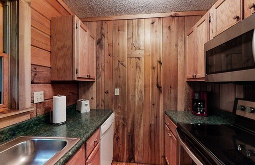 Cherokee House | Cozy & secluded family-friendly home with a private hot tub & spacious deck