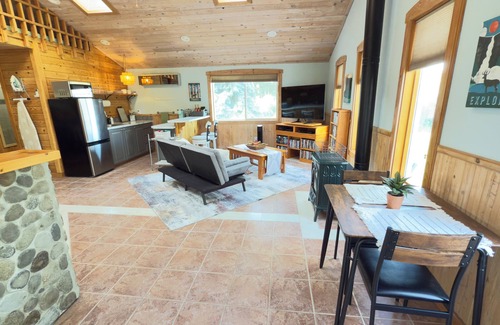 Gleed Apartment | Cozy secluded loft @ 2nd Chance Ranch, every amenity, gateway to the adventure