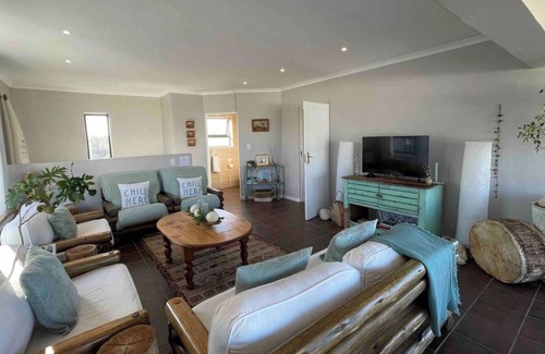 Struisbaai House | Cozy Self Catering House in Struisbaai close to the Most Southern Tip of Africa.