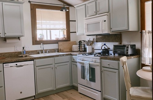 Springville Cottage | Cozy Sequoia . Close to The Springville Ranch Venue & Sequoia Nat. Park.