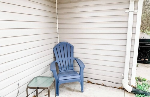 Pevely House | Cozy Serene home off 55 Queen Bed Smart TVs Wifi Secluded Nice View With Coffee