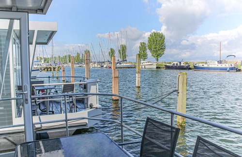 Lelystad Boat Rental | Cozy ship in Lelystad