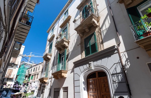 Centro Storico Apartment | COZY SICILIAN STYLE APARTMENT in town centern-BRIARIA-